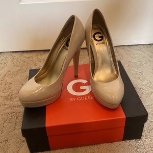 Guess GGWinna Patent Leather Nude Round Toe Heels Size 7